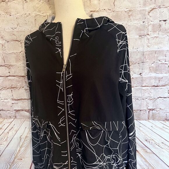 Fabletics Jiae hooded lightweight jacket - Picture 2 of 5